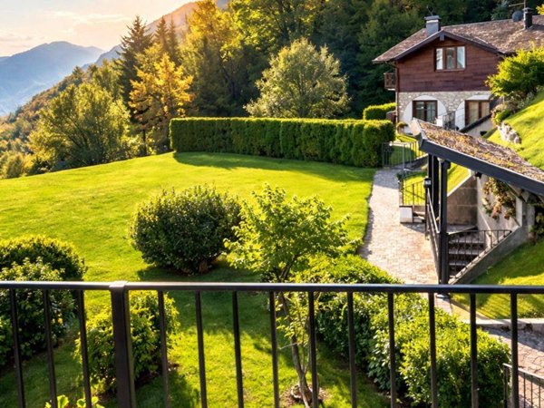 appartamento in vendita a Bellagio in zona Civenna