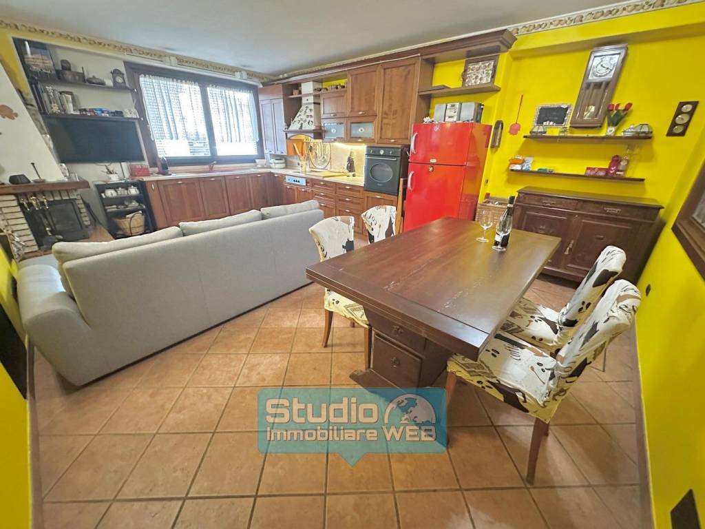 appartamento in vendita a Bellagio in zona Civenna