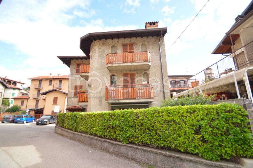appartamento in vendita a Bellagio in zona Civenna
