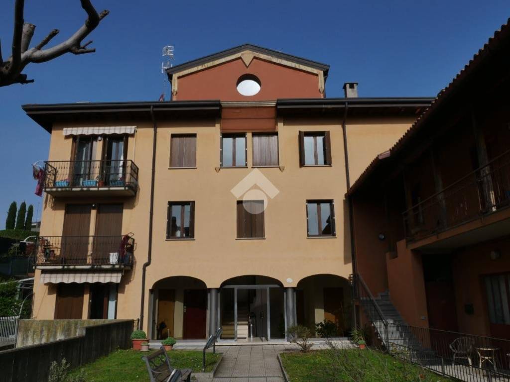 appartamento in vendita a Colverde in zona Gironico