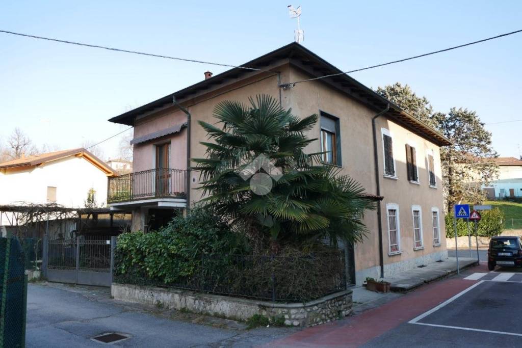 casa indipendente in vendita a Colverde in zona Gironico