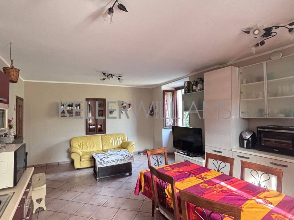 casa indipendente in vendita a Colverde in zona Drezzo