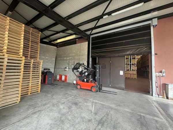 capannone in vendita a Colverde