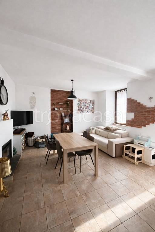 appartamento in vendita a Colverde in zona Drezzo