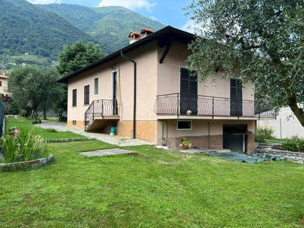 casa indipendente in vendita a Tremezzina in zona Azzano