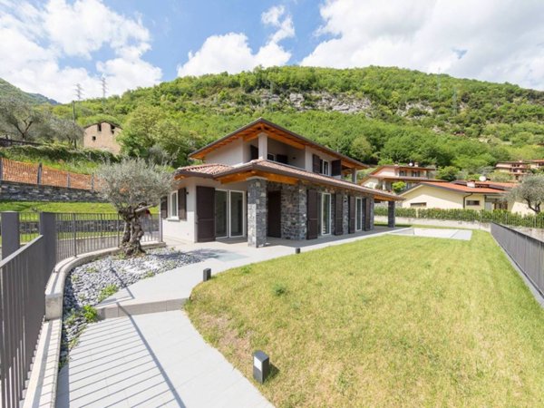 casa indipendente in vendita a Tremezzina in zona Lenno