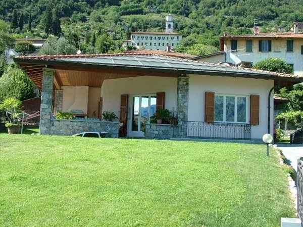 villa in vendita a Tremezzina in zona Lenno