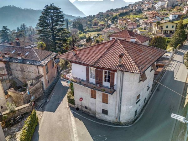 casa indipendente in vendita a Tremezzina in zona Azzano