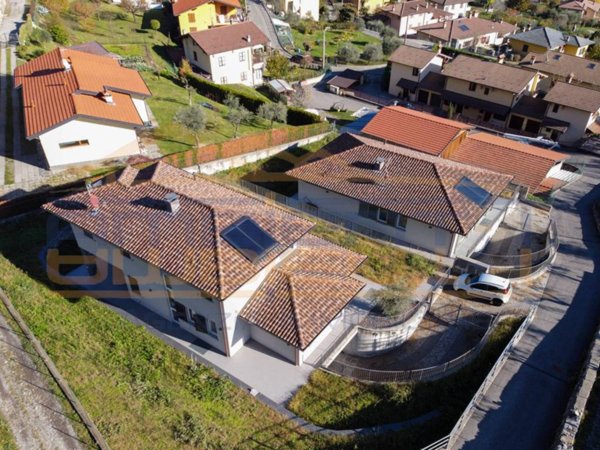 casa indipendente in vendita a Tremezzina in zona Lenno