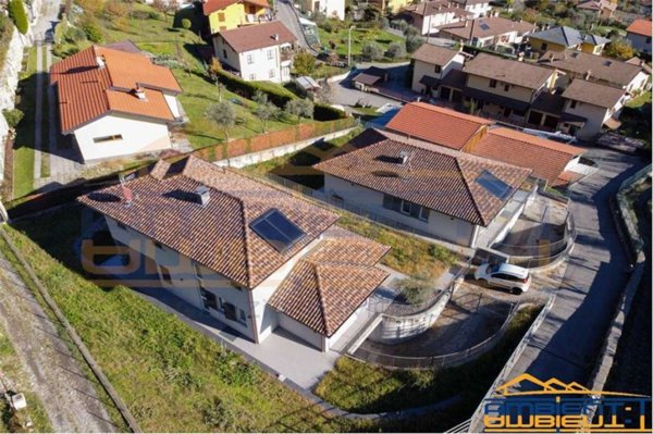 casa indipendente in vendita a Tremezzina in zona Lenno