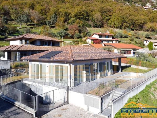casa indipendente in vendita a Tremezzina in zona Lenno
