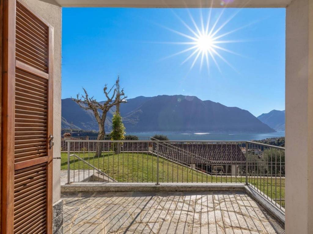 appartamento in vendita a Tremezzina in zona Lenno