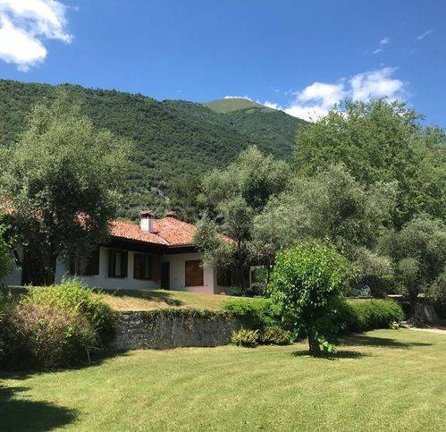 casa indipendente in vendita a Tremezzina in zona Isola Comacina