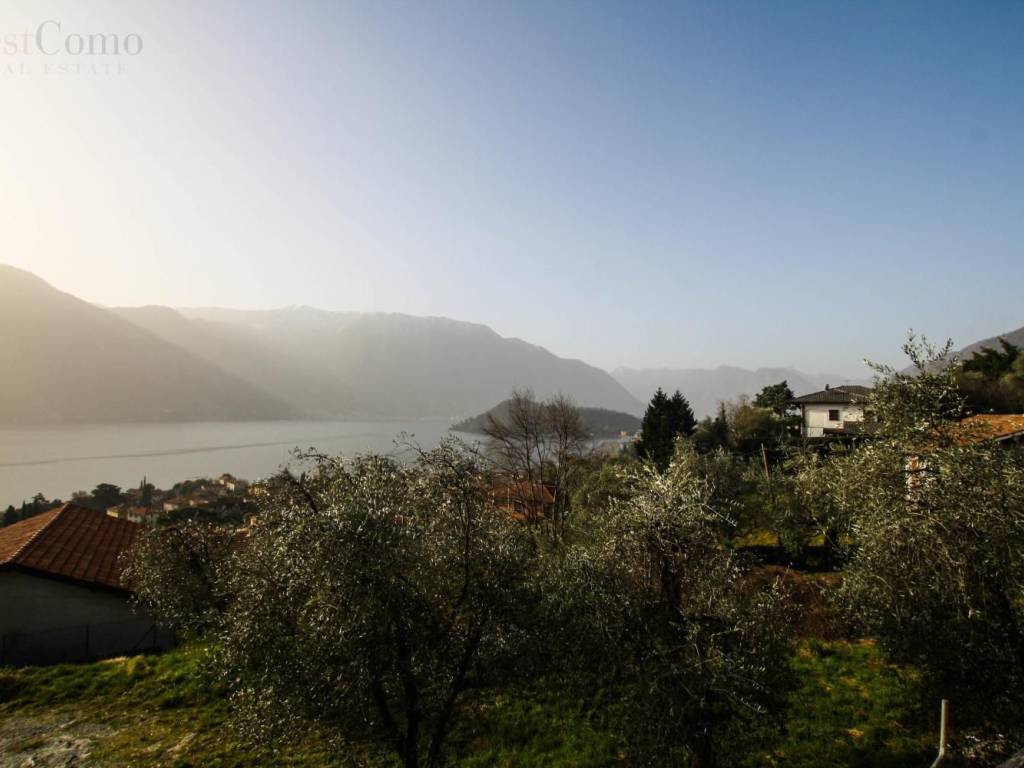 casa indipendente in vendita a Tremezzina in zona Azzano