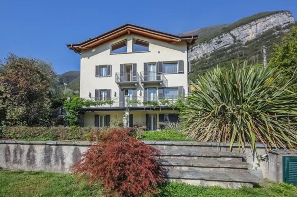 casa indipendente in vendita a Tremezzina in zona Ossuccio