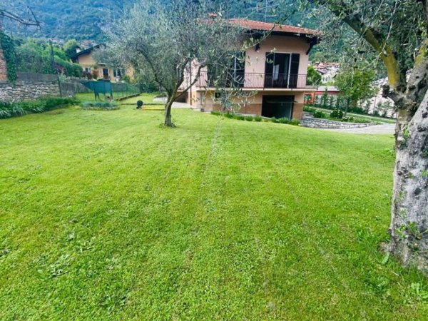 casa indipendente in vendita a Tremezzina in zona Azzano