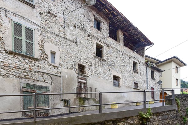 esavano in vendita a Tremezzina
