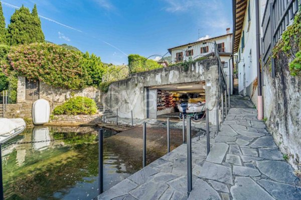 casa indipendente in vendita a Tremezzina in zona Isola Comacina
