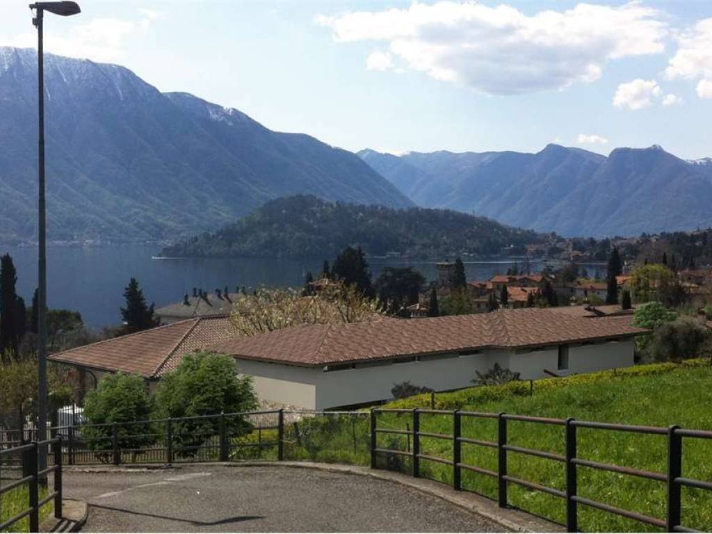 casa indipendente in vendita a Tremezzina in zona Azzano