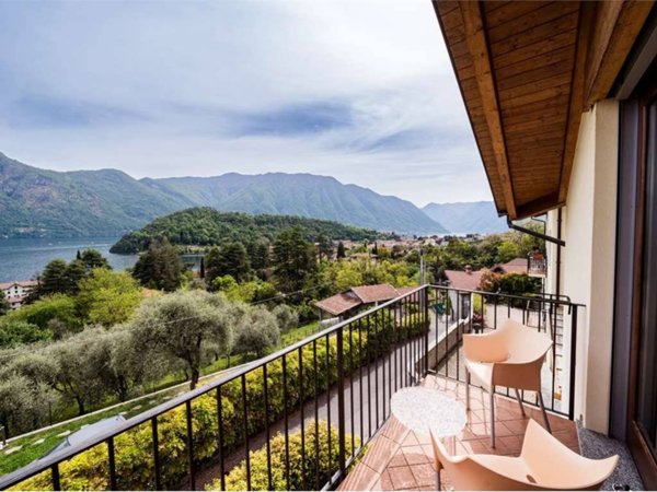 casa indipendente in vendita a Tremezzina in zona Azzano