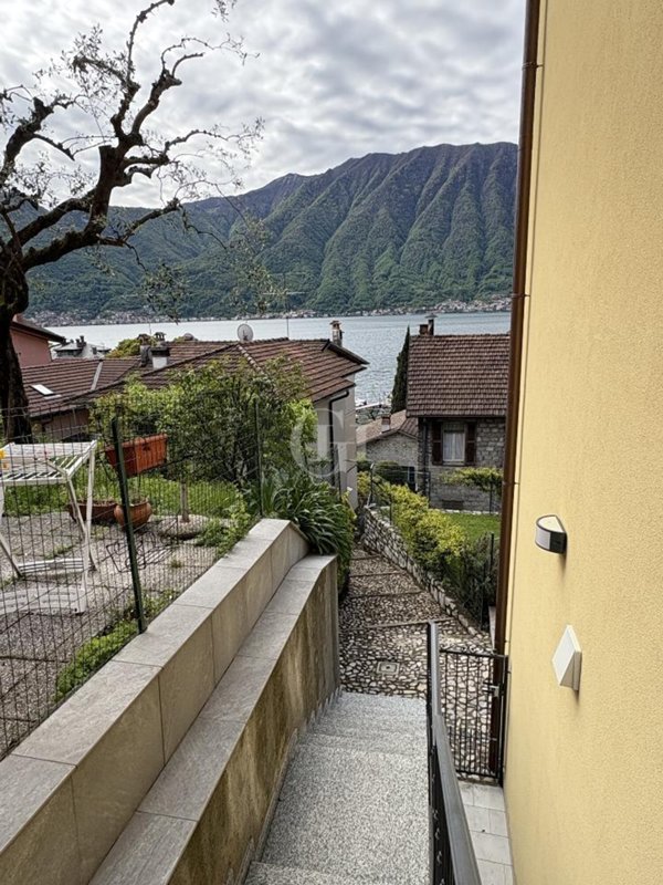 casa indipendente in vendita a Tremezzina in zona Ossuccio