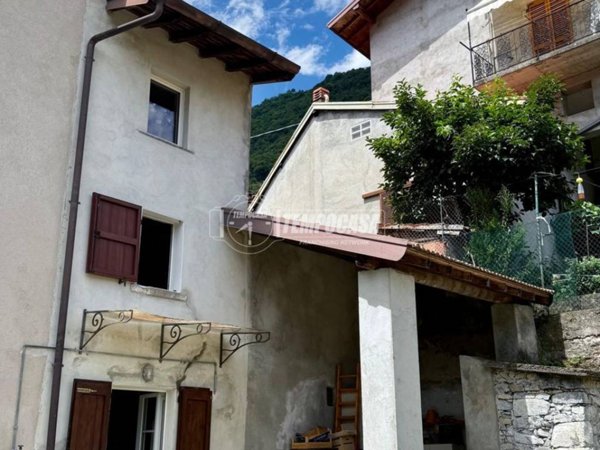 casa indipendente in vendita a Tremezzina in zona Lenno