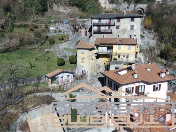 intera palazzina in vendita a Tremezzina in zona Lenno
