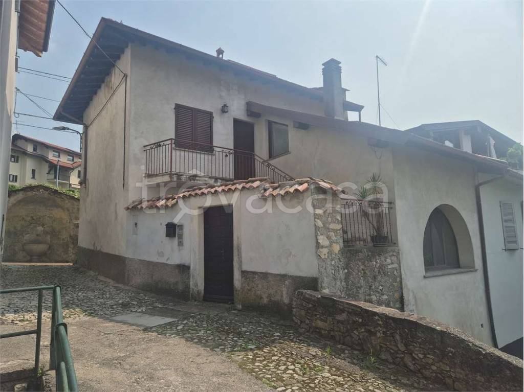 appartamento in vendita a Tremezzina in zona Lenno