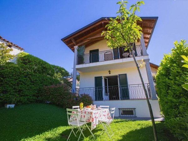 casa indipendente in vendita a Tremezzina in zona Azzano