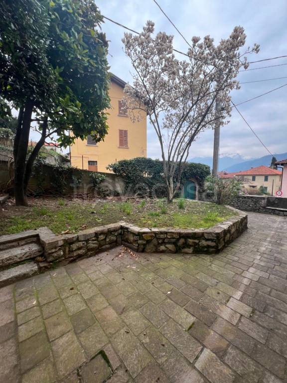 casa indipendente in vendita a Tremezzina in zona Lenno