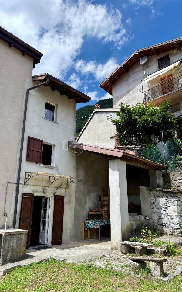 casa indipendente in vendita a Tremezzina in zona Lenno
