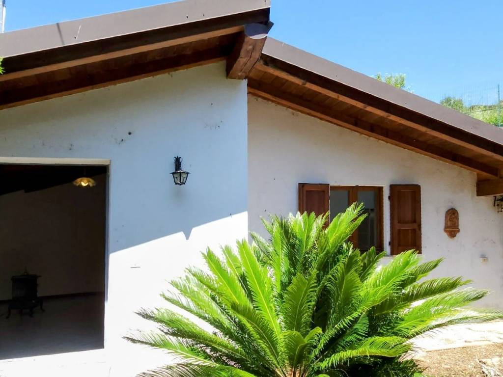 casa indipendente in vendita a Tremezzina in zona Ossuccio