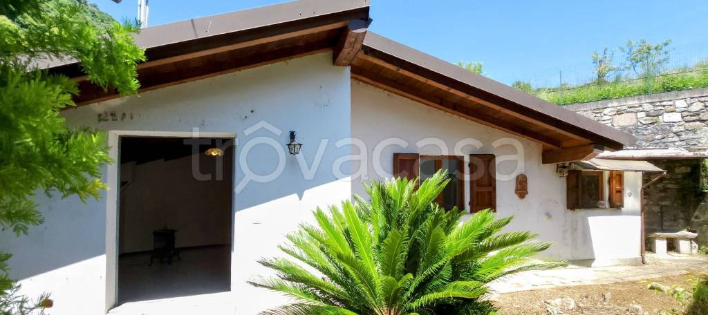 casa indipendente in vendita a Tremezzina in zona Ossuccio
