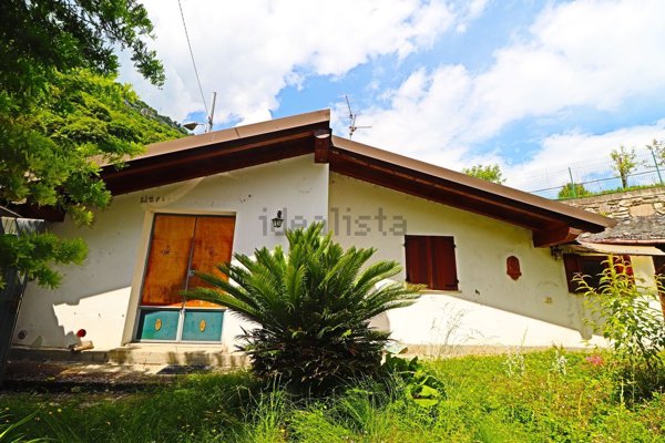 casa indipendente in vendita a Tremezzina in zona Ossuccio