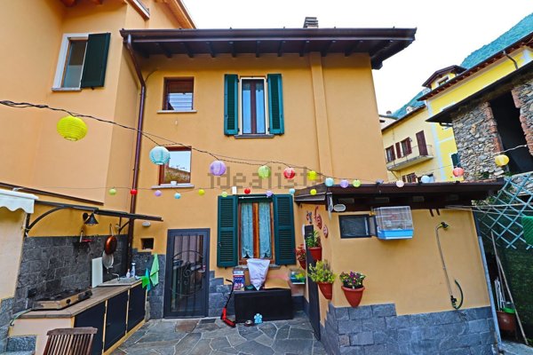 casa indipendente in vendita a Tremezzina in zona Mezzegra