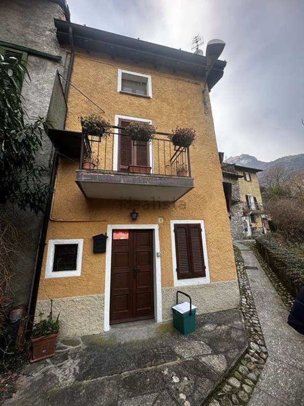 casa semindipendente in vendita a Tremezzina in zona Tremezzo