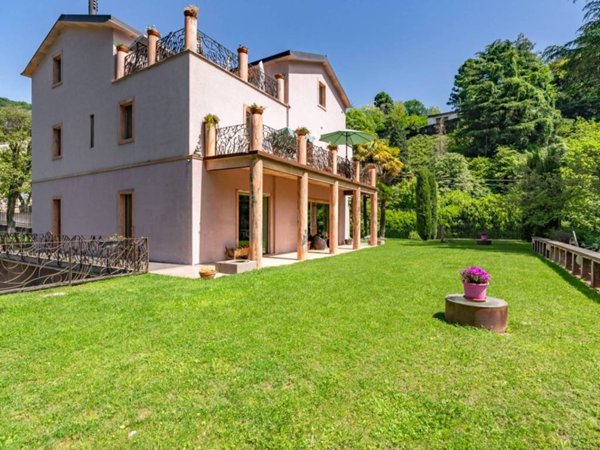 casa indipendente in vendita a Tremezzina