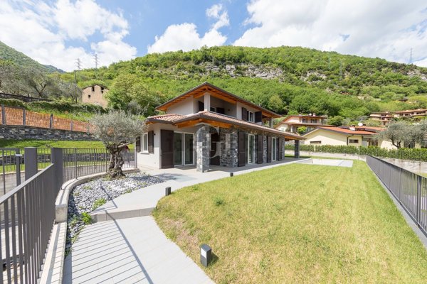casa indipendente in vendita a Tremezzina in zona Lenno
