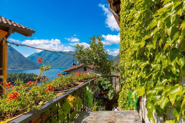 casa indipendente in vendita a Tremezzina in zona Isola Comacina