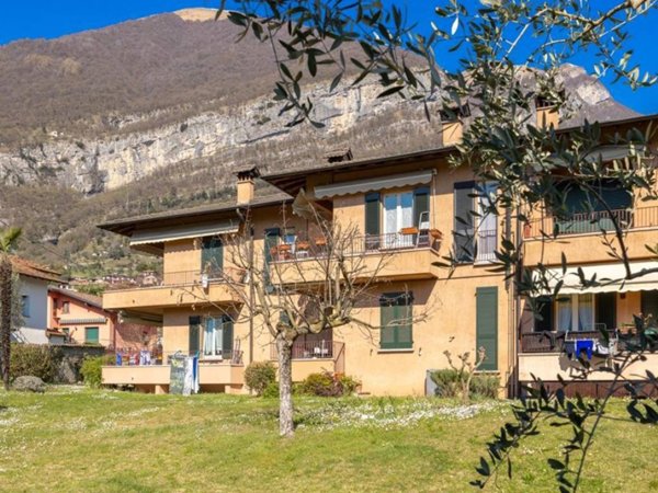 appartamento in vendita a Tremezzina in zona Azzano