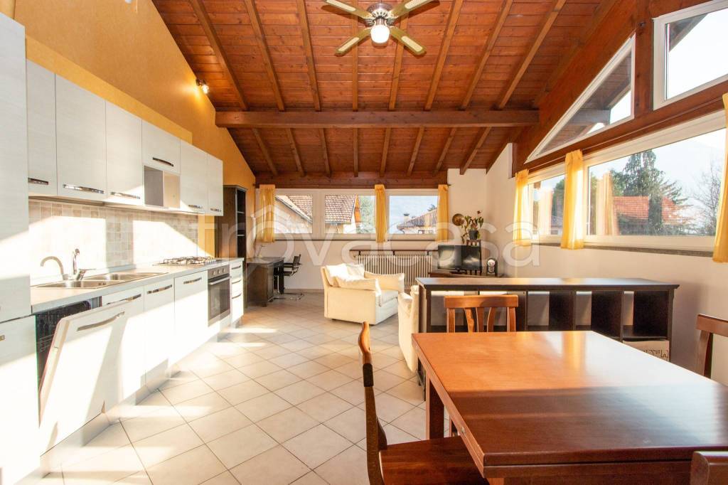 appartamento in vendita a Tremezzina in zona Lenno