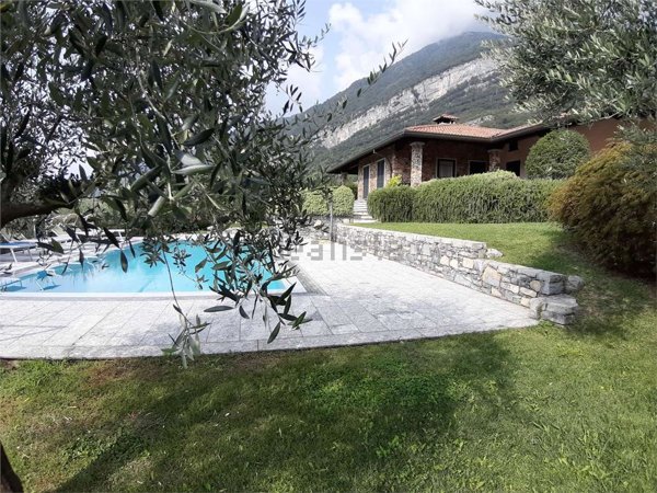 casa indipendente in vendita a Tremezzina in zona Tremezzo