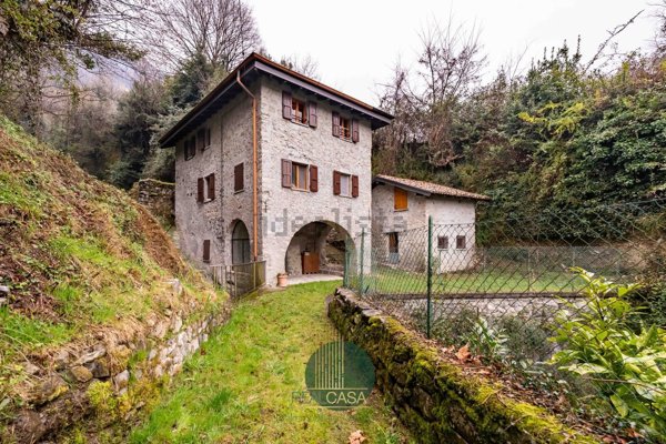 casa indipendente in vendita a Tremezzina in zona Lenno