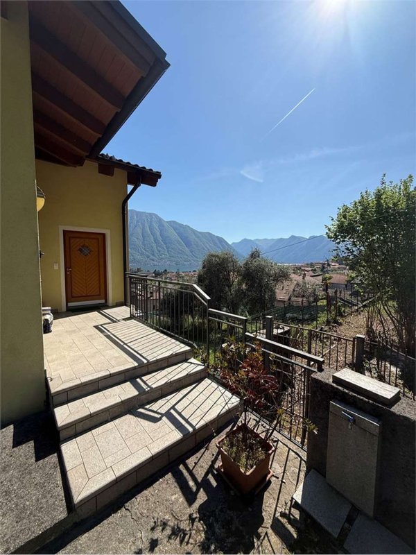 casa indipendente in vendita a Tremezzina in zona Lenno