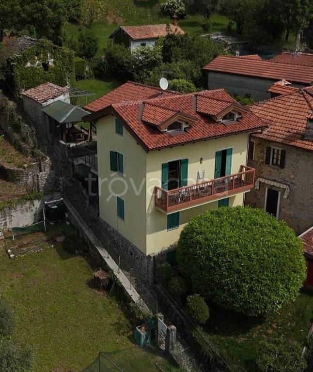 casa indipendente in vendita a Tremezzina in zona Lenno