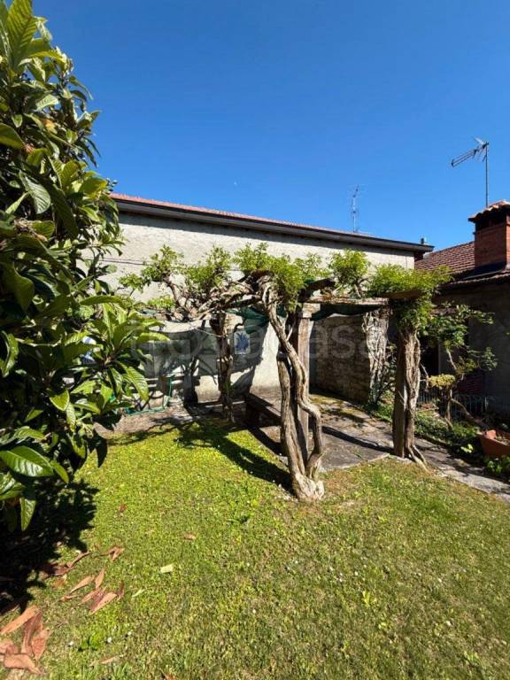 casa indipendente in vendita a Tremezzina in zona Lenno