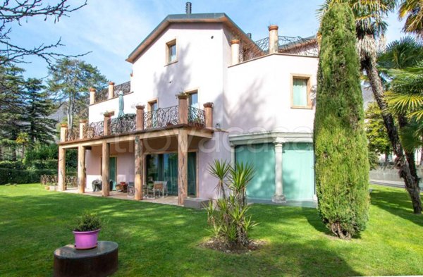 casa indipendente in vendita a Tremezzina in zona Lenno