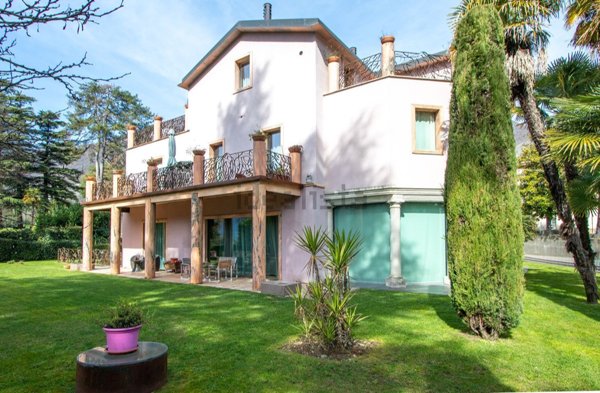 casa indipendente in vendita a Tremezzina