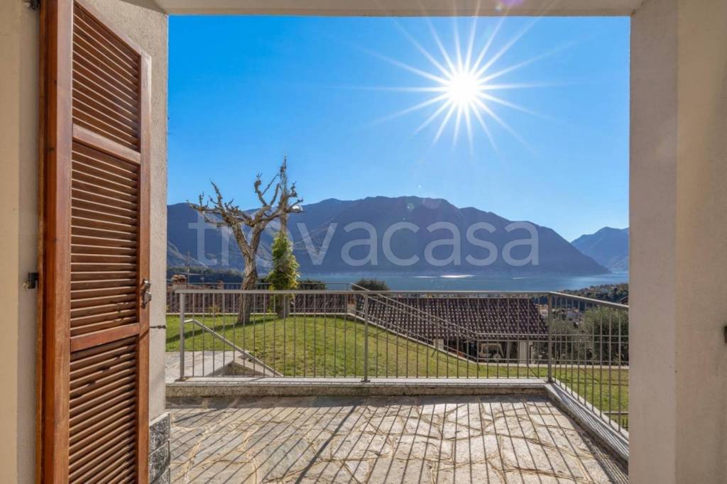 appartamento in vendita a Tremezzina in zona Lenno