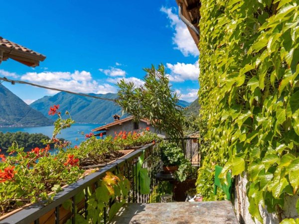 casa indipendente in vendita a Tremezzina in zona Ossuccio